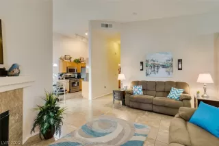 Photo #5: 2366035 Listing 