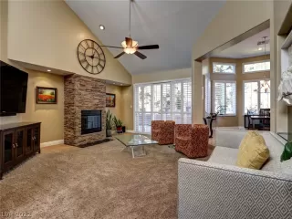 Photo #5: 2366048 Listing 