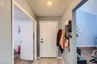 Photo #3: 2366055 Listing