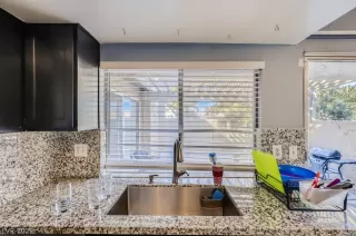 Photo #6: 2366055 Listing