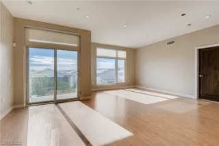 Photo #2: 2366066 Listing 