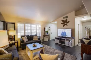 Photo #3: 2366080 Listing