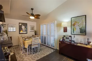 Photo #4: 2366080 Listing