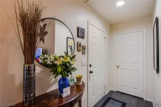 Photo #6: 2366080 Listing