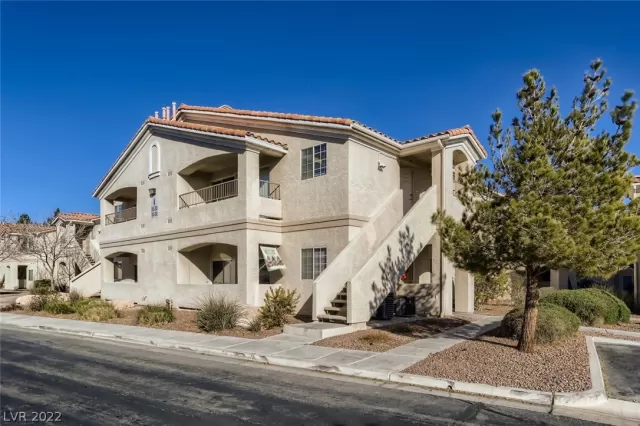 MLS: 2366086 Condo For Sale