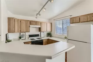 Photo #3: 2366086 Listing