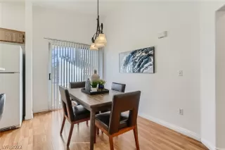 Photo #5: 2366086 Listing