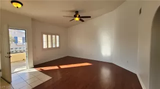 Photo #3: 2366091 Listing