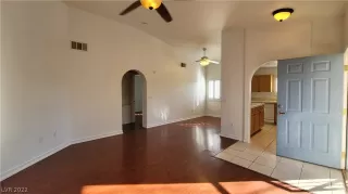 Photo #4: 2366091 Listing