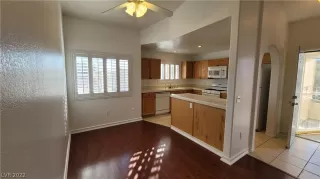 Photo #5: 2366091 Listing