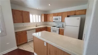 Photo #6: 2366091 Listing