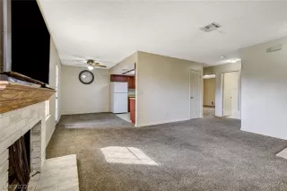 Photo #5: 2366106 Listing 