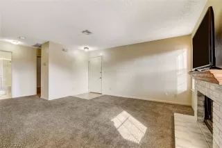 Photo #6: 2366106 Listing 