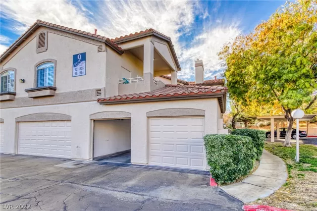 MLS: 2366222 Condo For Sale