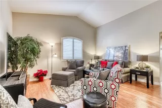 Photo #4: 2366222 Listing