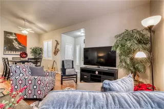 Photo #6: 2366222 Listing