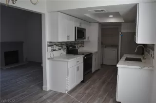 Photo #5: 2366254 Listing