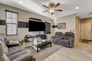 Photo #3: 2366259 Listing