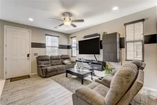 Photo #4: 2366259 Listing