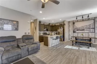 Photo #5: 2366259 Listing