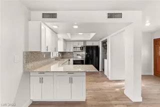 Photo #1: 2366278 Listing 