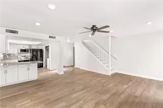 Photo #5: 2366278 Listing 