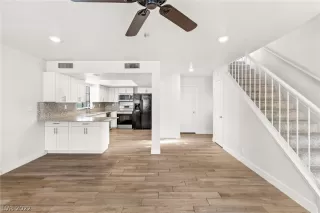 Photo #6: 2366278 Listing 