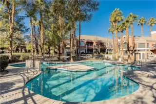 Photo #2: 2366285 Listing