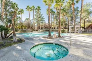 Photo #3: 2366285 Listing