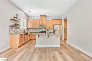 Photo #3: 2366290 Listing 