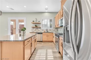 Photo #5: 2366290 Listing 