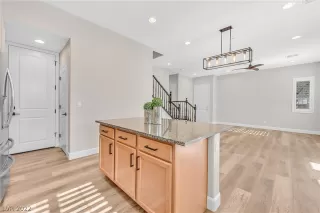 Photo #6: 2366290 Listing 