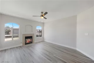 Photo #4: 2366291 Listing