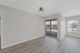 Photo #5: 2366291 Listing