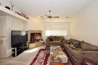 Photo #3: 2366308 Listing