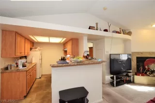 Photo #4: 2366308 Listing