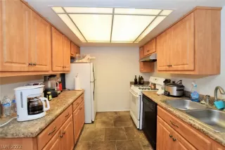 Photo #5: 2366308 Listing