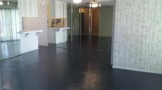 Photo #4: 2366360 Listing