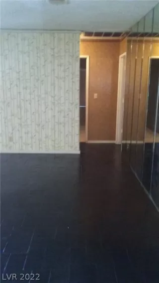 Photo #5: 2366360 Listing