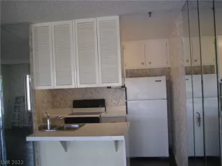 Photo #6: 2366360 Listing