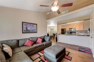 Photo #5: 2366399 Listing