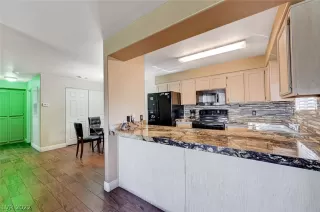 Photo #6: 2366399 Listing