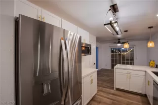 Photo #2: 2366418 Listing