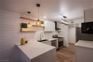 Photo #5: 2366418 Listing