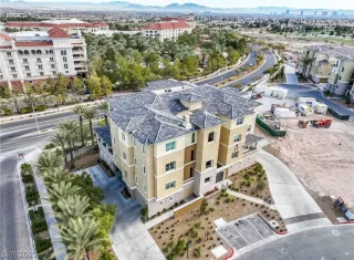 Photo #5: 2366442 Listing