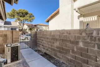 Photo #3: 2366504 Listing