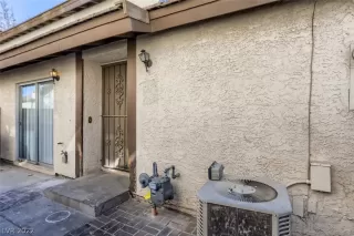 Photo #4: 2366504 Listing