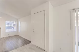 Photo #5: 2366504 Listing