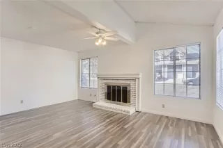 Photo #6: 2366504 Listing