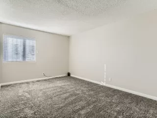 Photo #6: 2366549 Listing